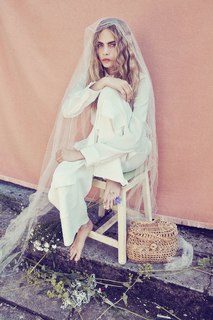 Cara Delevingne feet photo thumbnail