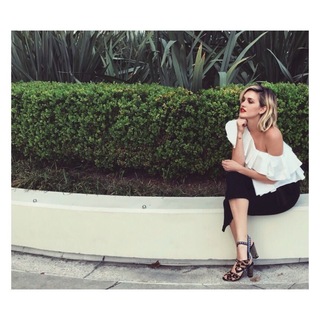 Ashley Roberts feet photo thumbnail