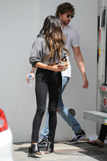Shay Mitchell feet photo thumbnail
