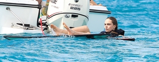 Cara Delevingne feet photo thumbnail