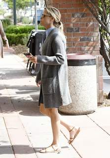 Reese Witherspoon feet photo thumbnail