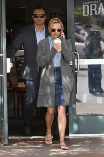 Reese Witherspoon feet photo thumbnail