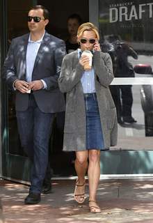 Reese Witherspoon feet photo thumbnail