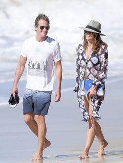 Cindy Crawford feet photo thumbnail