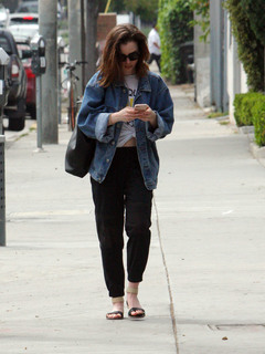 Lily Collins feet photo thumbnail