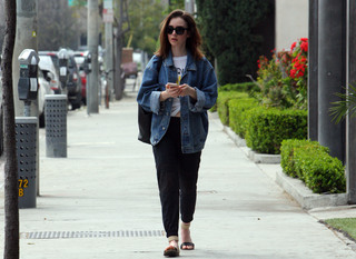 Lily Collins feet photo thumbnail