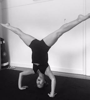 Paolla Oliveira feet photo thumbnail