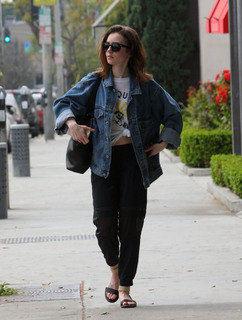 Lily Collins feet photo thumbnail