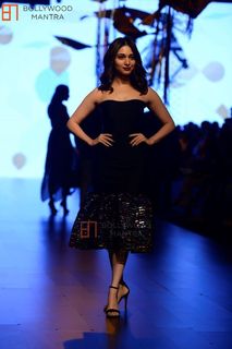 Tamannaah Bhatia feet photo thumbnail