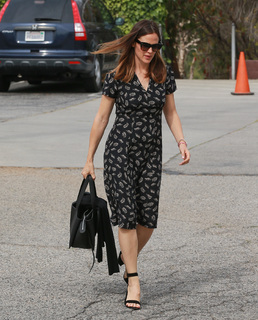 Jennifer Garner feet photo thumbnail