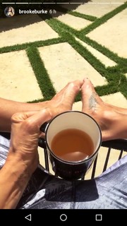 Brooke Burke feet photo thumbnail