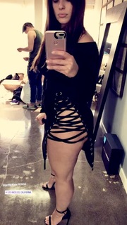 Ashley Graham feet photo thumbnail