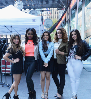 Camila Cabello feet photo thumbnail
