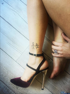 Melita Toniolo feet photo thumbnail