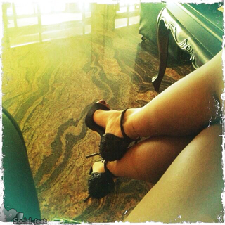 Melita Toniolo feet photo thumbnail