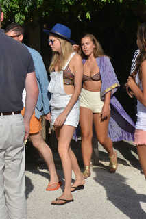 Cara Delevingne feet photo thumbnail