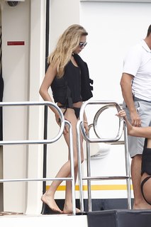 Cara Delevingne feet photo thumbnail
