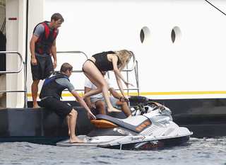 Cara Delevingne feet photo thumbnail