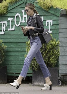 Abbey Clancy feet photo thumbnail
