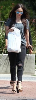 Megan Fox feet photo thumbnail