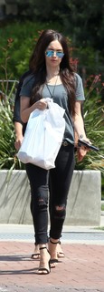 Megan Fox feet photo thumbnail