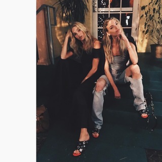Martha Hunt feet photo thumbnail