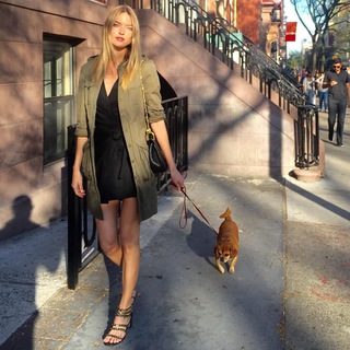 Martha Hunt feet photo thumbnail