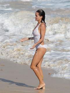 Brooke Burke feet photo thumbnail