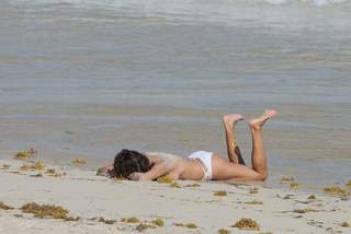 Brooke Burke feet photo thumbnail