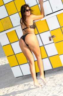 Claudia Romani feet photo thumbnail