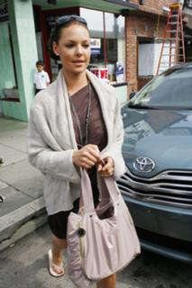 Katherine Heigl feet photo thumbnail