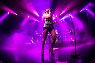 Dua Lipa feet photo thumbnail