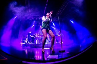 Dua Lipa feet photo thumbnail