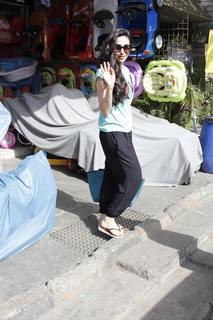 Karisma Kapoor feet photo thumbnail