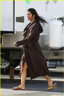 Olivia Munn feet photo thumbnail