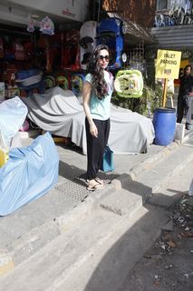 Karisma Kapoor feet photo thumbnail