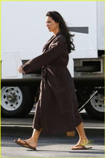Olivia Munn feet photo thumbnail