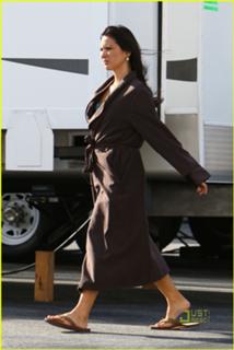 Olivia Munn feet photo thumbnail