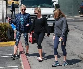 Reese Witherspoon feet photo thumbnail