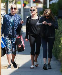 Reese Witherspoon feet photo thumbnail