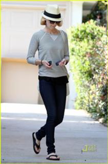 January Jones feet photo thumbnail