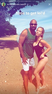 Kendra Wilkinson feet photo thumbnail