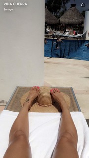 Vida Guerra feet photo thumbnail