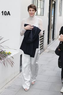 Gemma Arterton feet photo thumbnail