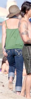 Christina Applegate feet photo thumbnail