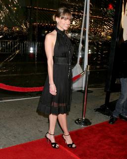 Hilary Swank feet photo thumbnail