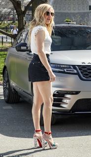 Ellie Goulding feet photo thumbnail