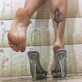 Alaine Crissiê feet photo thumbnail
