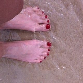 Alaine Crissiê feet photo thumbnail