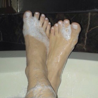 Alaine Crissiê feet photo thumbnail